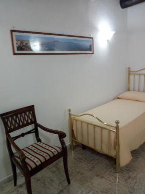 Гостиница B&B House S. Ferdinando  Неаполь